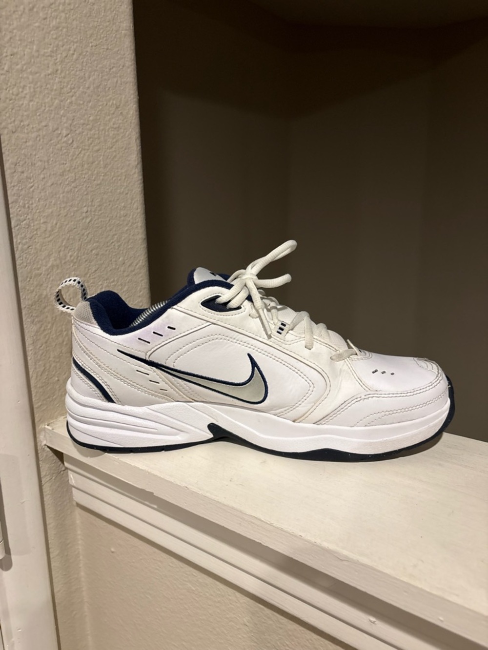 Nike Men's Air Monarch IV White and Dark Blue Athletic Sneakers Size 11.5 - Picture 3 of 9
